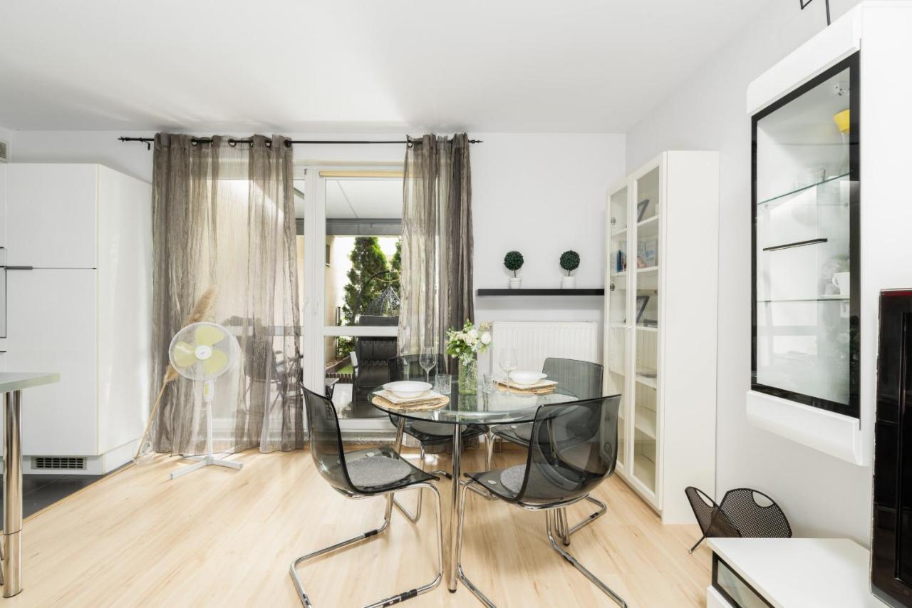 Cozy Apartment Karpia 17 With Terrace In Poznan By Noclegi Renters Exteriör bild