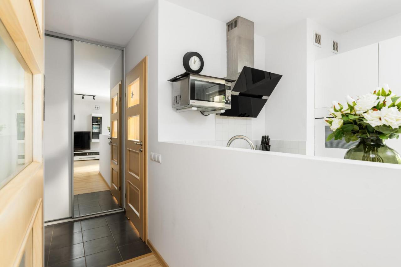 Cozy Apartment Karpia 17 With Terrace In Poznan By Noclegi Renters Exteriör bild