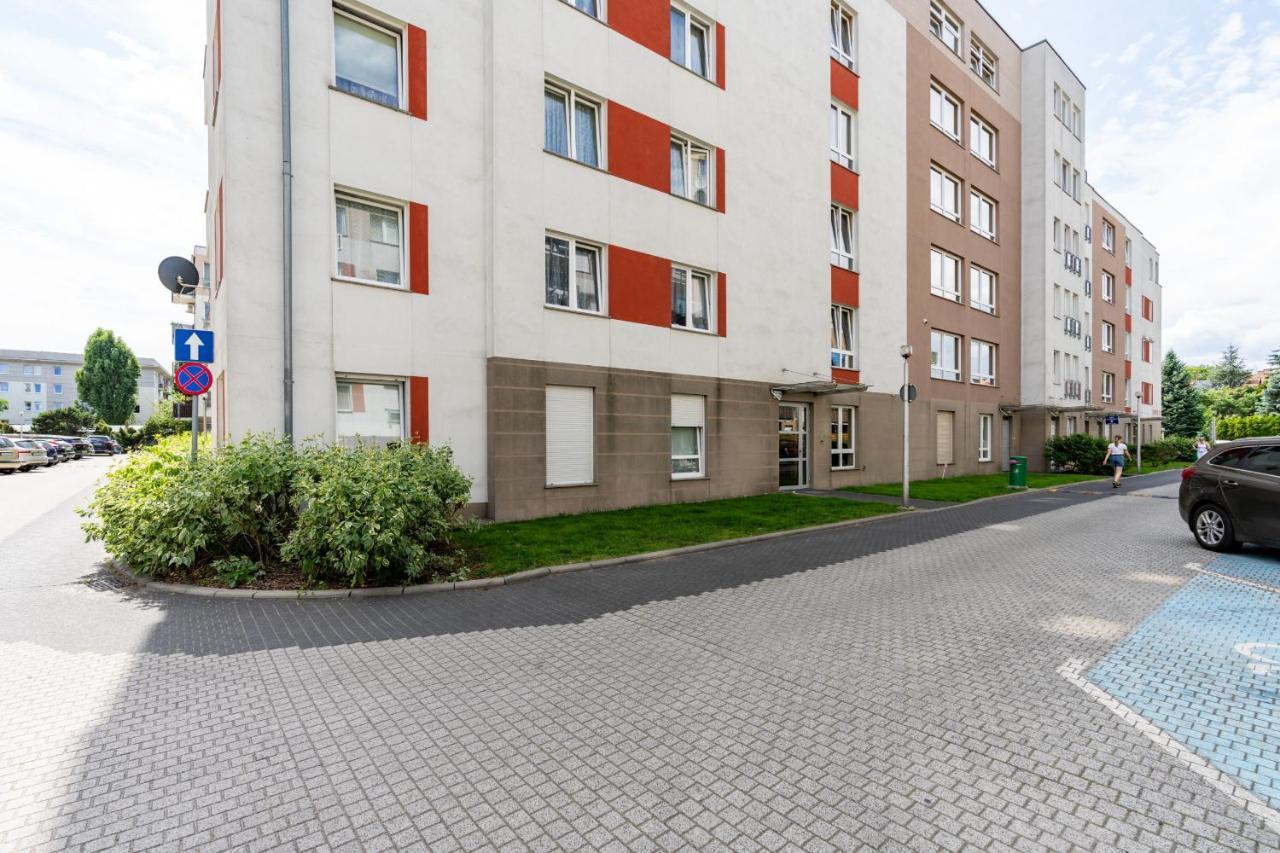 Cozy Apartment Karpia 17 With Terrace In Poznan By Noclegi Renters Exteriör bild