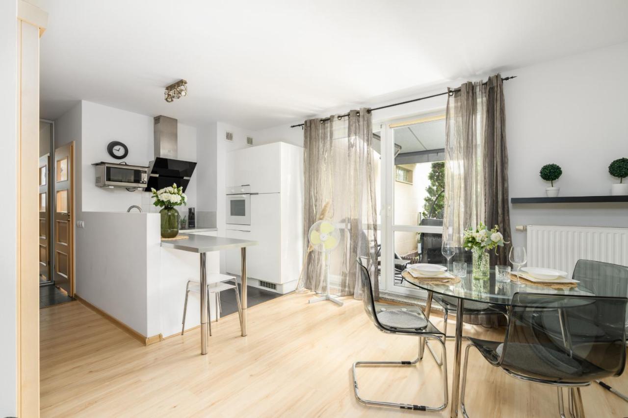 Cozy Apartment Karpia 17 With Terrace In Poznan By Noclegi Renters Exteriör bild