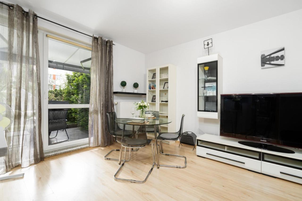 Cozy Apartment Karpia 17 With Terrace In Poznan By Noclegi Renters Exteriör bild